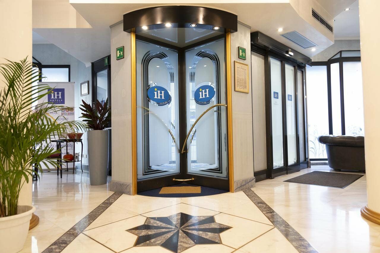 Ih Hotels Milano Bocconi Екстериор снимка