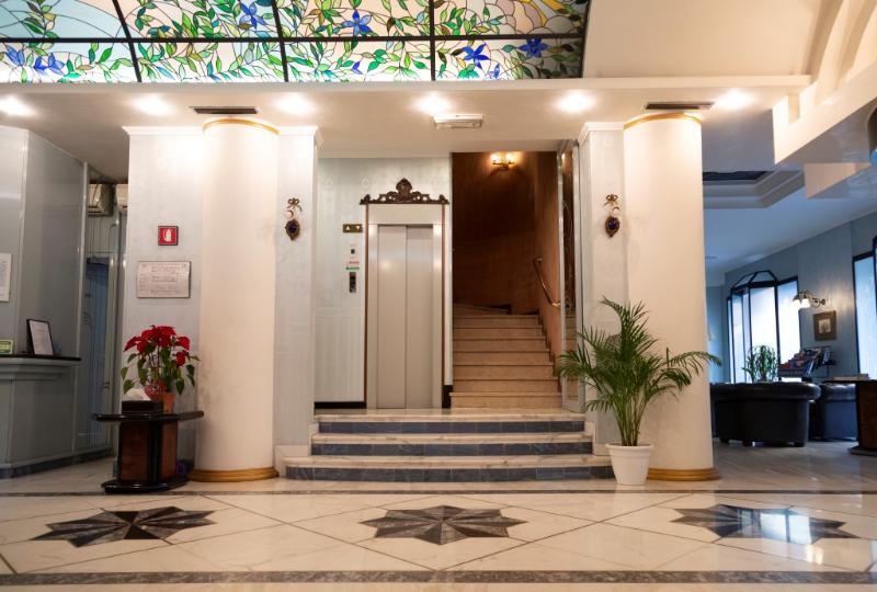 Ih Hotels Milano Bocconi Екстериор снимка